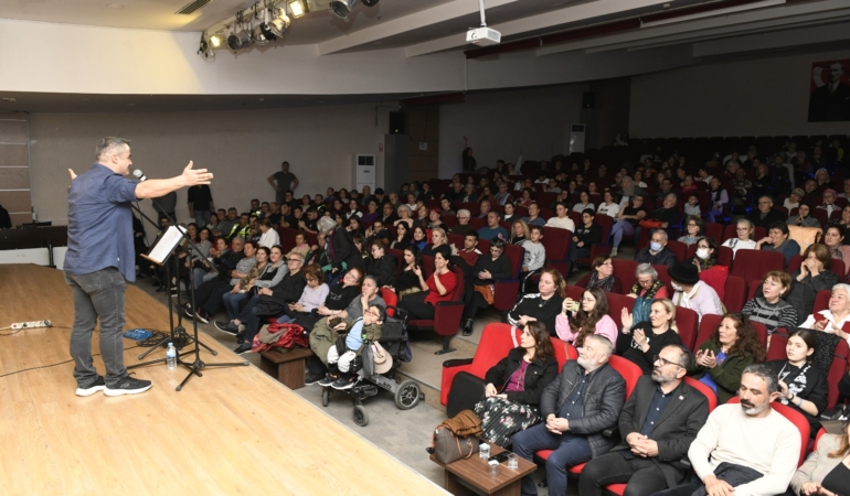 Çiğli’de Anadolu Rock Rüzgarı: Barış Manço ve Cem Karaca Şarkılarıyla Anıldı