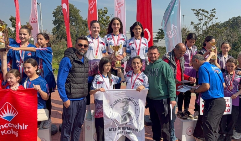 4 Atatürk Ortaokulu Öğrencileri Oryantiringde İzmir’e Damga Vurdu