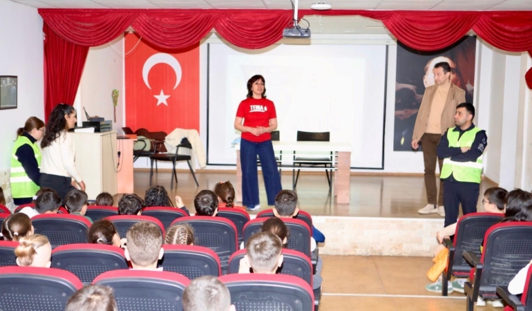 Bayraklı’da sıfır atık bilinci küçük yaşta başlıyor