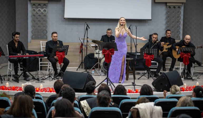Bornova’da Aşk Şarkıları Gecesi