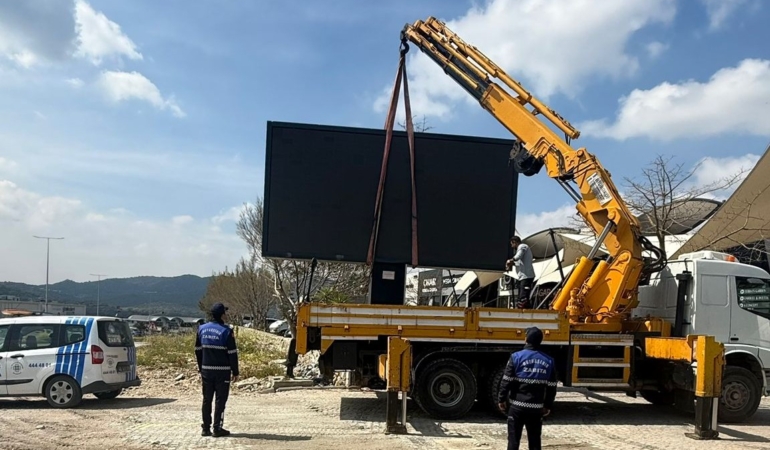 Açık Hava Reklamlarına Sıkı Denetim (2)