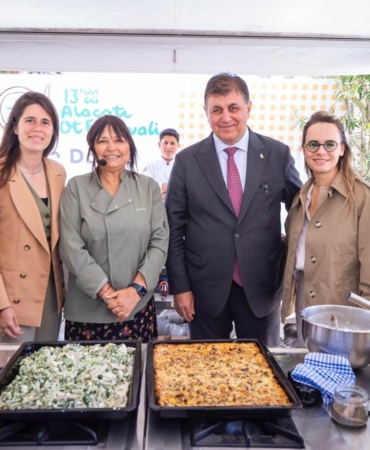 Alaçatı Ot Festivali, Çeșme ekonomisine yine can suyu olacakOze dönüş konseptiyle 13 Alaçatı Ot Festivali başladı1