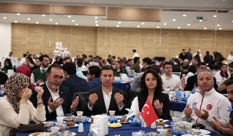 Büyükşehir ve Yeşilay Gençlerle İftar Sofrasında Buluştu