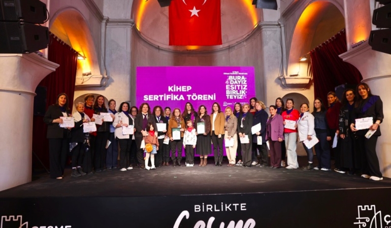 Çeşme’de 8 Mart Dünya Emekçi Kadınlar Günü “Buradayız, Eşitiz, Birlikteyiz” temasıyla kutlandı