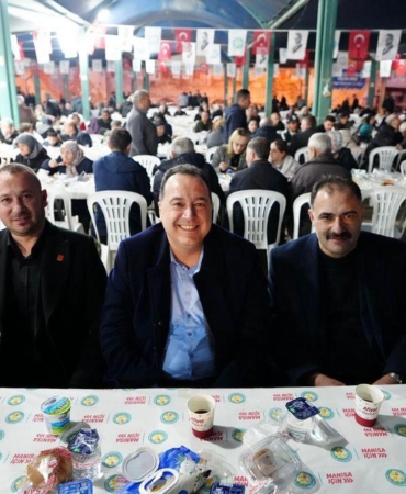 Demirci’deki İftar Sofrası Birlik ve Bereketi Aynı Sofrada Buluşturdu (5)