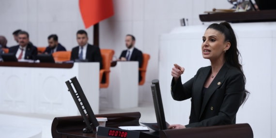 GİZEM ÖZCAN kürsü