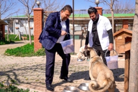 Seferihisar’da sıfır atıkla mama üretimi başladı Başkan Yetişkin: “Artık çöpe giden yemekler can dostlarımız için mamaya dönüşüyor