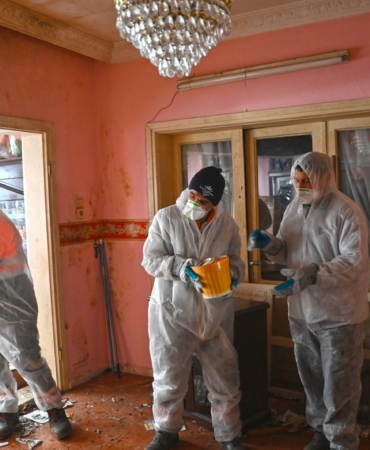 Karabağlar'da çöp ev tamamen temizlendi (2)