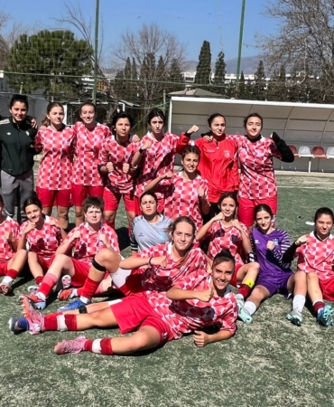 Konak’ın kızları grup liderliğini bırakmadı