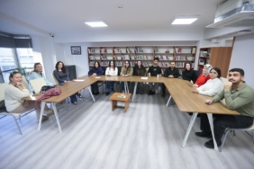 Konak’ta gençler yabancı dilini konuşarak geliştiriyor (2)