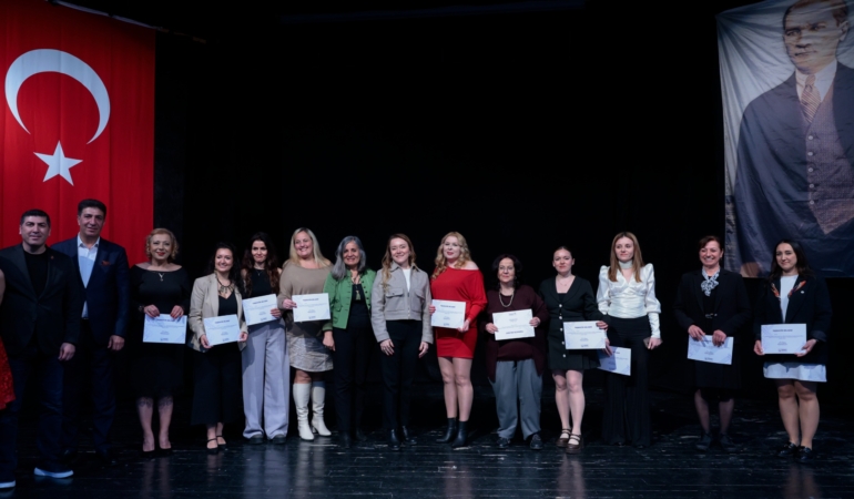 Konak’tan Yaşlılara Saygı Haftası’nda gençlere taş çıkaran performans (7)