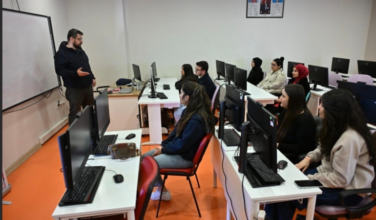 Manisa Büyükşehir’den Gençlere Dijital Gelecek Vizyonu