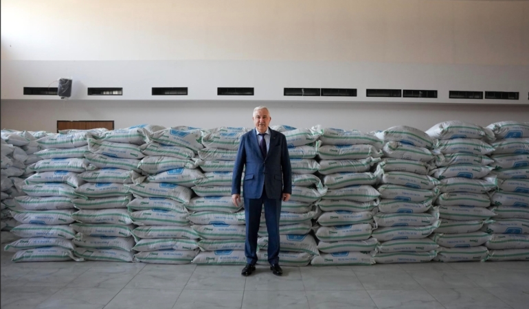 Kemalpaşa Belediyesi’nden çiftçiye 208 ton gübre desteği