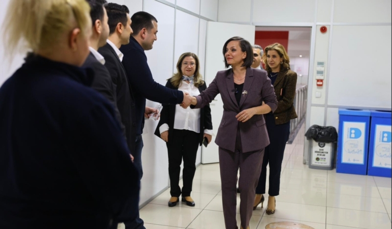 Başkan Kınay “Her Emeğiniz Karabağlar’a Değer Katıyor”