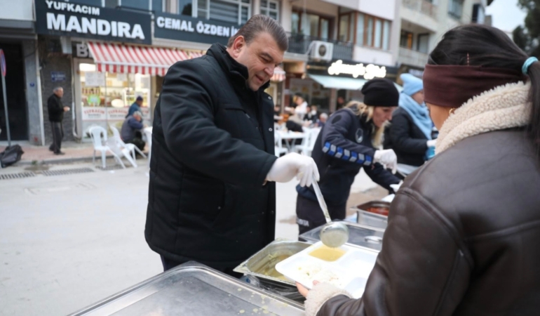 Seferihisar’ın kalbinde bin kişilik “İftar Sofrası” kuruldu