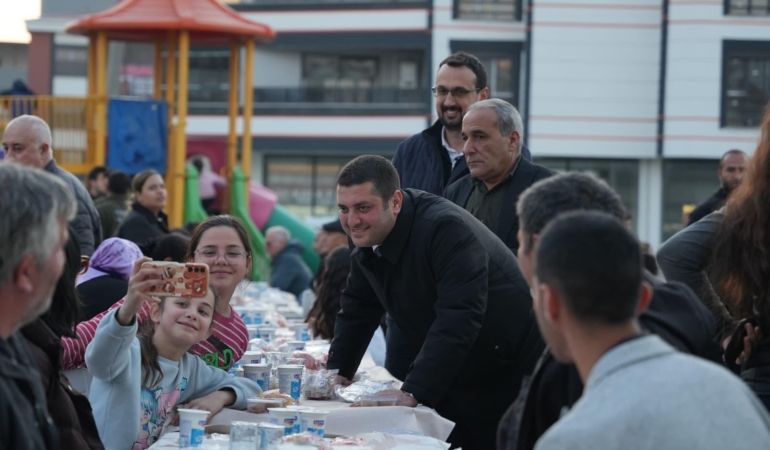Torbalı Belediyesi’nden Atatürk Mahallesi’nde Ramazan Sofrası