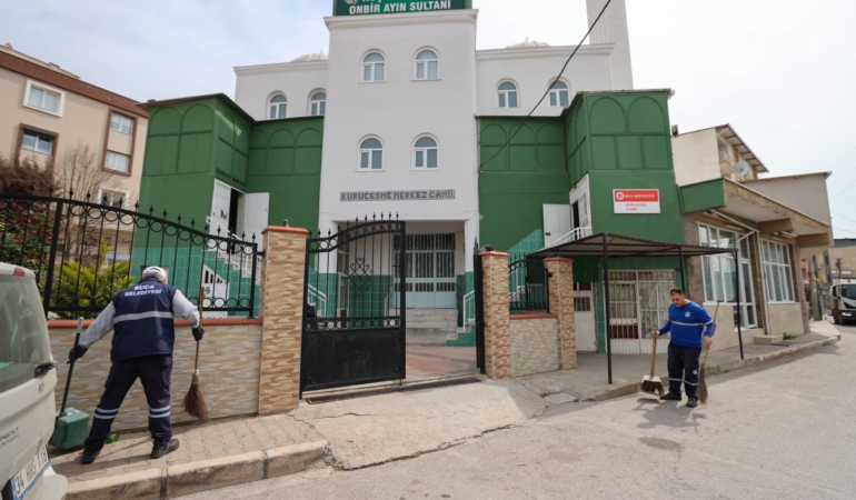 Buca’daki ibadethanelerde bayram hazırlığı