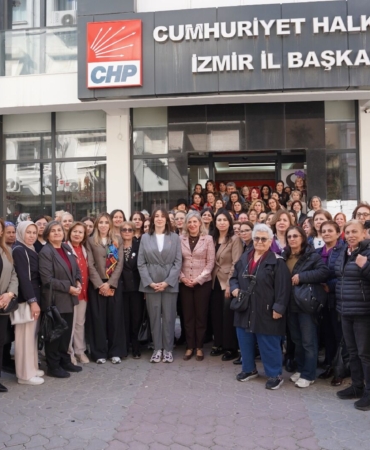 chp-izmir-kadin-uye-katilim-toreni-10
