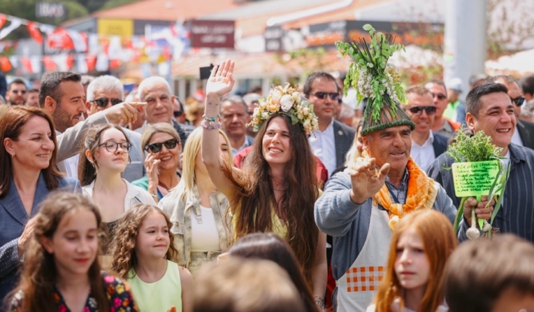 15. Uluslararası Alaçatı Ot Festivali yüz binlerce kişiyi ağırladı