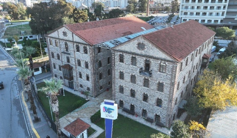 Bu kapının arkasında Meslek Fabrikası çalışanlarının eğitim tutkusu var