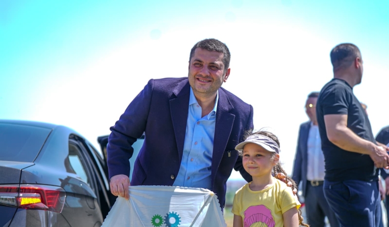 5b8bd166-5775-45db-8e8e-ffbf8134ba93