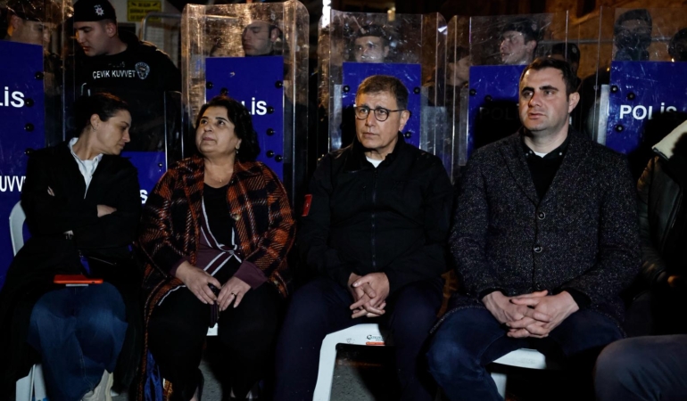 Tugay’dan Meslek Fabrikası önünde kararlılık mesajı:Tek başıma da olsam devam edeceğim