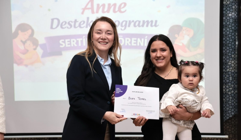 ​Anne Destek Programı mezunları sertifikalarını Başkan Mutlu’dan aldı