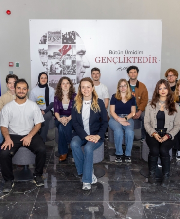 Başkan Mutlu Ferdi Zeyrek Gençlik Merkezi’nde gençlerle buluştu (2)