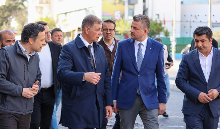 Buca’da asfalt seferberliği: Başkan Tugay ve Başkan Duman sahada!