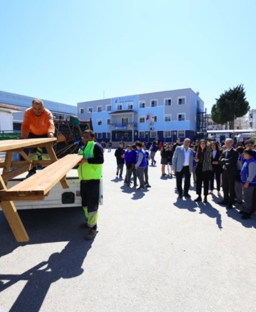 Çeşme Belediyesinden okullara sosyal alan desteğiPHOTO-2026-04-01-11-17-58