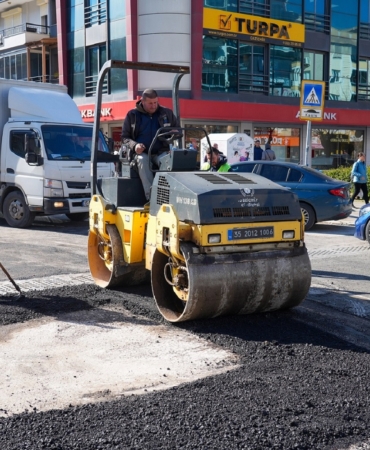 Gaziemir’de 32 bin 191 metrekarelik alandaki yol ve kaldırımlar yenilendi (8)
