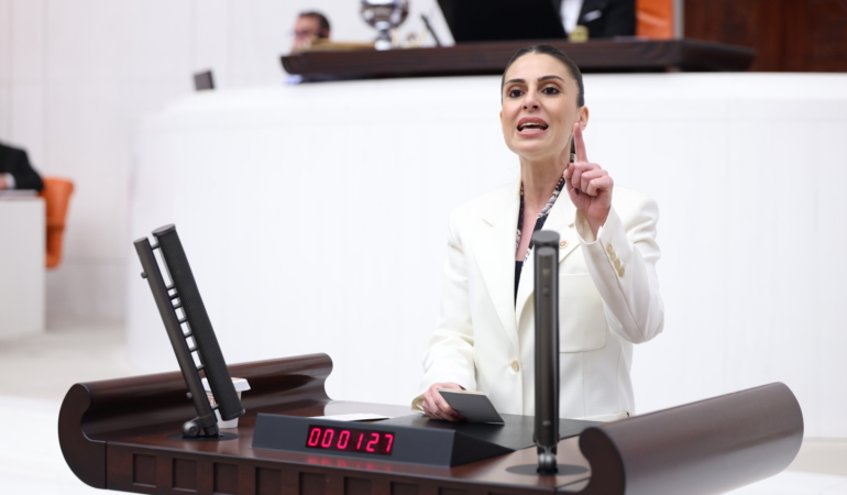 Gizem Özcan Kürsü