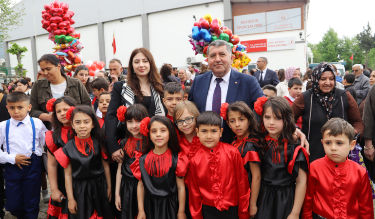 Bayındır’da 23 Nisan Coşkusu: Geleceğin Başkanları Makamı Devraldı