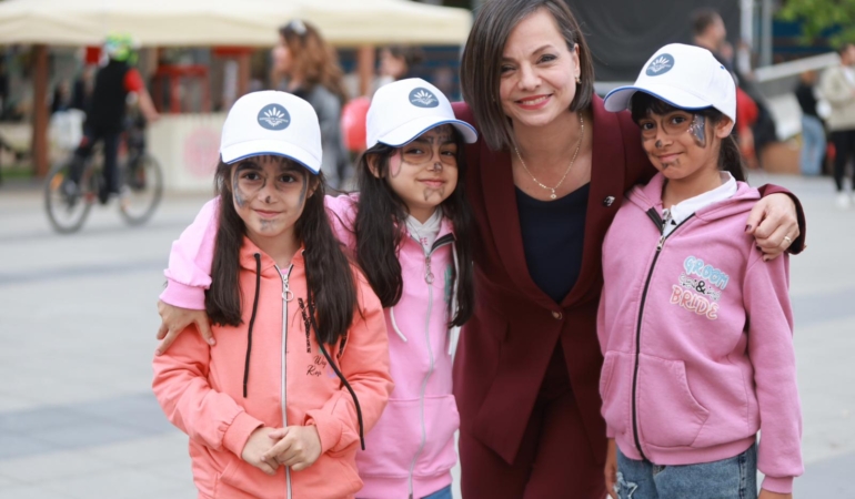 Karabağlar ’da Çocuklar Bayramlarını Doyasıya Yaşadı