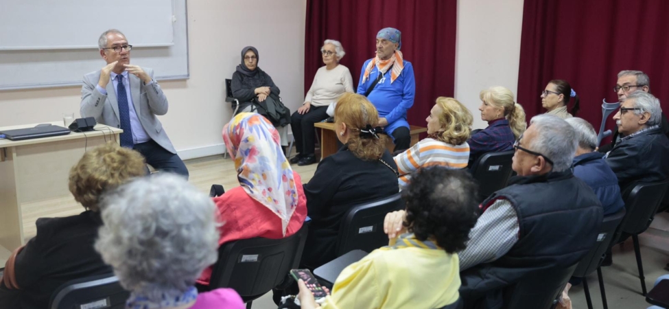 Konak’ın İleri Yaş Merkezi’nde hareketli yaşam semineri (1)