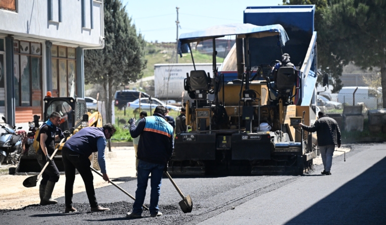 Kula’da Asfalt Çalışmaları Sürüyor (11)