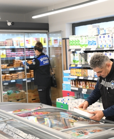 Manisa Büyükşehir’den Marketlerde Sıkı Gıda Denetimi (2)