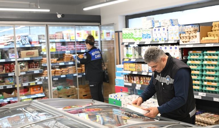Manisa Büyükşehir’den Marketlerde Sıkı Gıda Denetimi