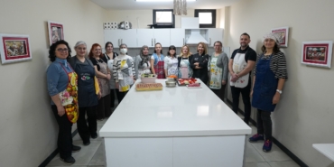 Mutfak atölyesinde Gaziemir’in yeni aşçıları yetişiyor (1)