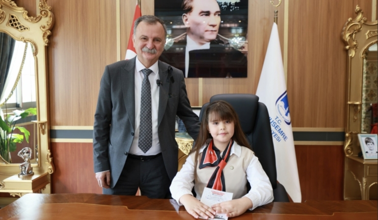 BAŞKAN BALABAN 23 NİSAN’DA KOLTUĞUNU ÇOCUKLARA DEVRETTİ