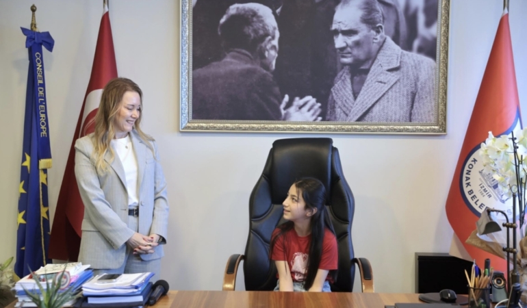 Başkan Mutlu makamını çocuklara devretti