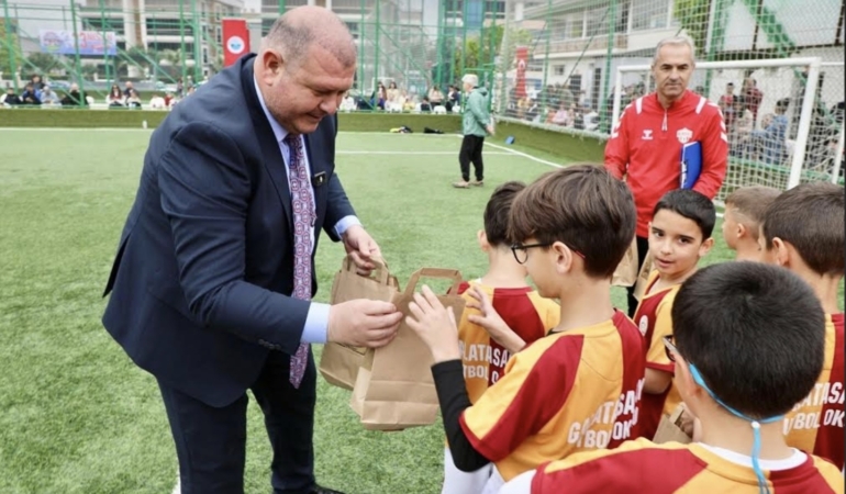 Menderes’te Minik Kramponlar Sahaya Çıktı