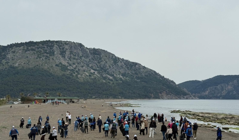 Temizlik Seferberliğinin Yeni Durağı Kayacık Sahili Oldu (1)