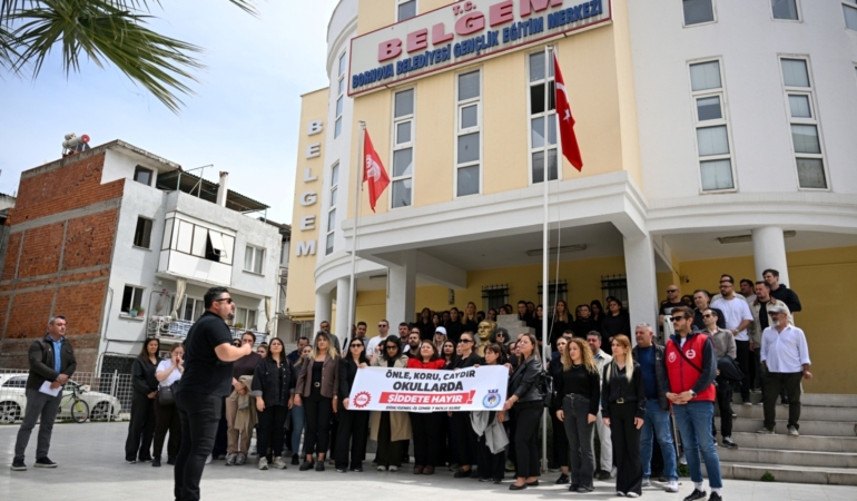 Bornova’dan okullarda şiddete karşı tek ses: ‘Karanlığa teslim olmayacağız!’