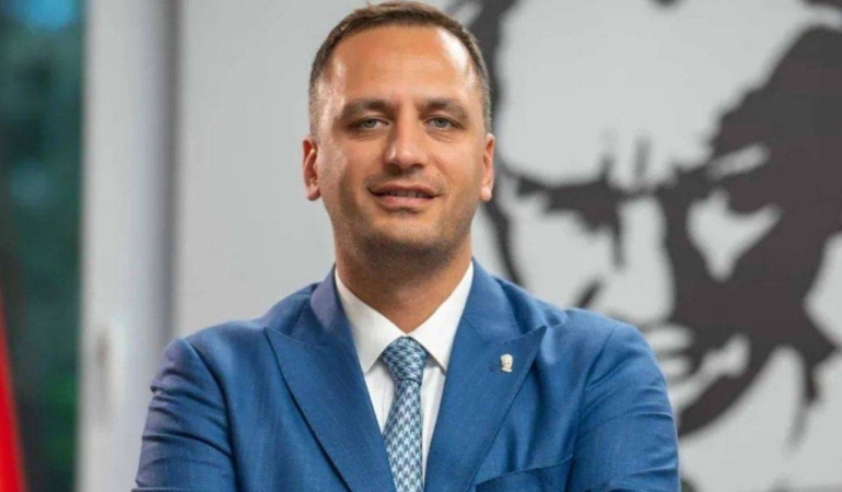 bornova-belediye-baskani-omer-eski-dahil-4-kisi-gozaltinda