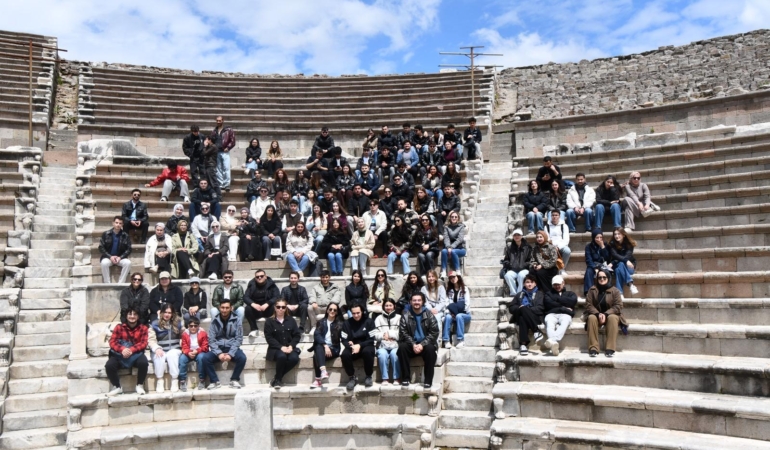 Üniversite öğrencilerine Bergama ve Ödemiş gezisi