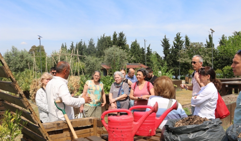 Organik atıklar komposta dönüşüyor