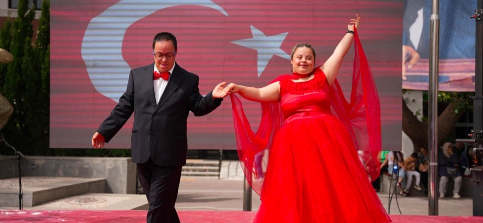 Başkan Denizli, Engelliler Haftası kapsamında çocuklar ve aileleriyle bir araya geldiPHOTO-2026-05-12-11-40-54 4