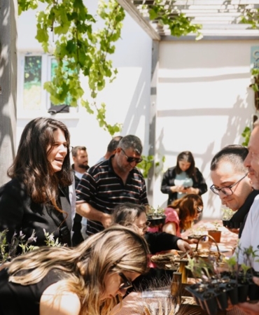 Çeşme Belediyesinden yerel üretime destek_ 80 bin fide üretimiyle rekorPHOTO-2026-05-07-15-18-05 3