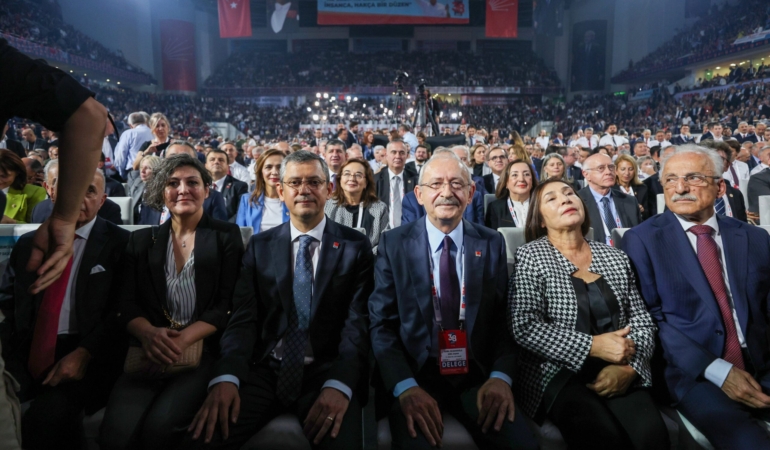 Izmirde-Ozgur-Ozele-tam-destek-Yalnizca-bir-belediye-baskani-sessiz-kaldi-scaled